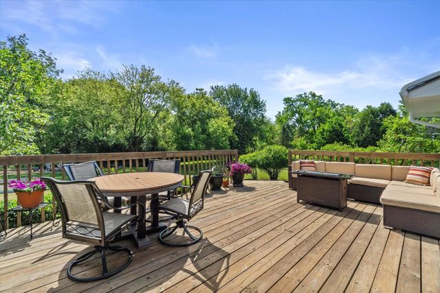 9574 S Fairway CIRCLE, Franklin, WI 53132