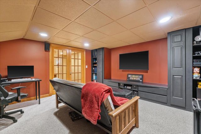 9574 S Fairway CIRCLE, Franklin, WI 53132