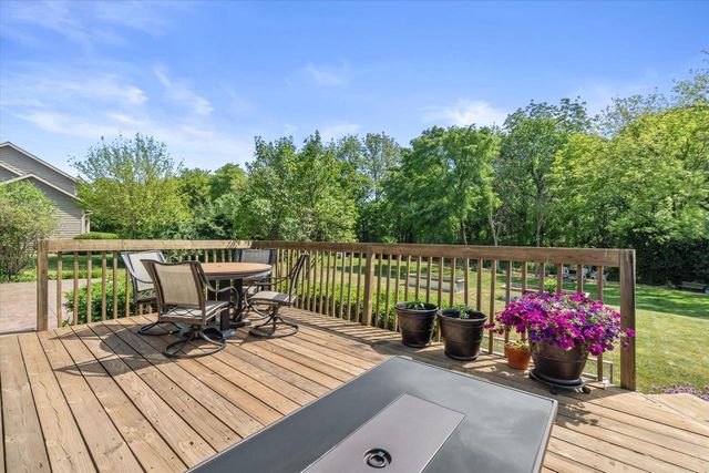 9574 S Fairway CIRCLE, Franklin, WI 53132