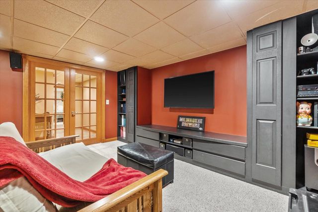 9574 S Fairway CIRCLE, Franklin, WI 53132