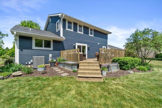 9574 S Fairway CIRCLE, Franklin, WI 53132