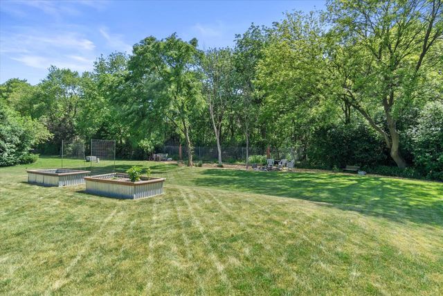 9574 S Fairway CIRCLE, Franklin, WI 53132