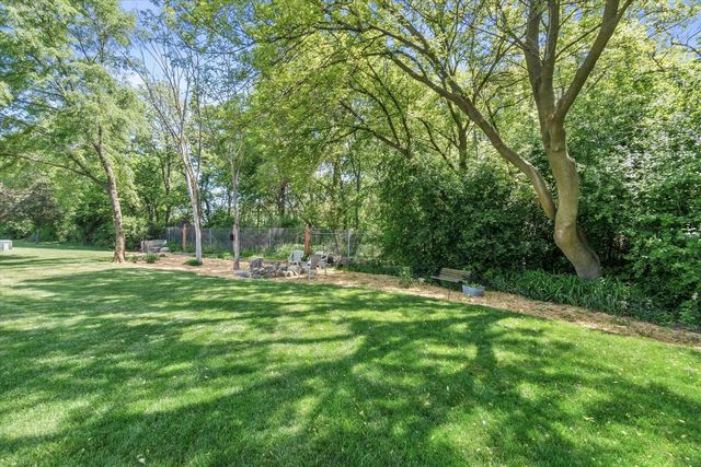 9574 S Fairway CIRCLE, Franklin, WI 53132