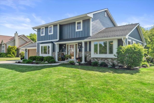 9574 S Fairway CIRCLE, Franklin, WI 53132