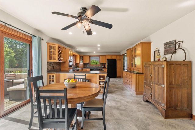 9574 S Fairway CIRCLE, Franklin, WI 53132