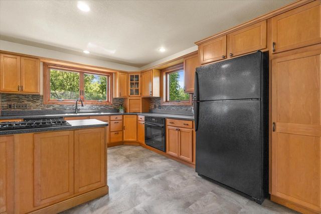 9574 S Fairway CIRCLE, Franklin, WI 53132