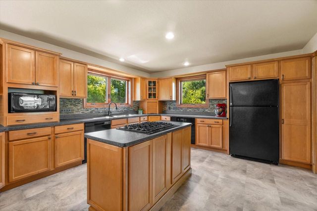 9574 S Fairway CIRCLE, Franklin, WI 53132