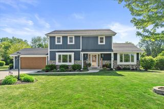 9574 S Fairway CIRCLE, Franklin, WI 53132