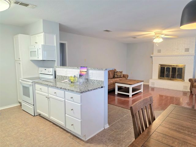 131 Ocean Drive, Gun Barrel City, TX 75156