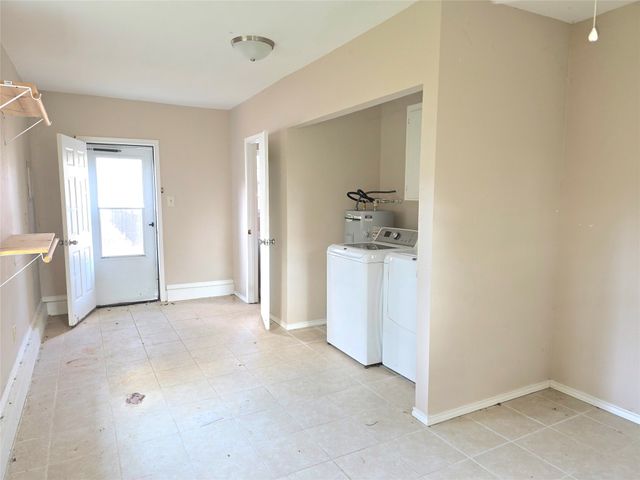 131 Ocean Drive, Gun Barrel City, TX 75156