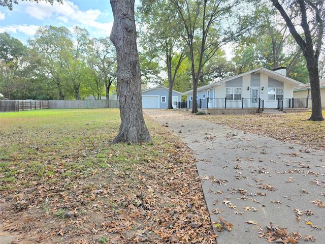 131 Ocean Drive, Gun Barrel City, TX 75156