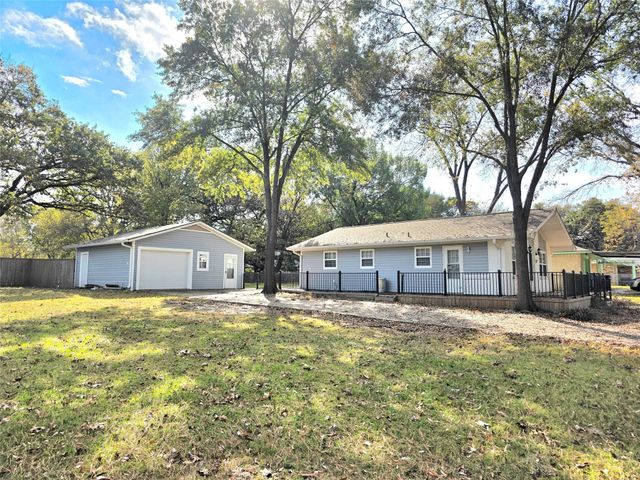 131 Ocean Drive, Gun Barrel City, TX 75156