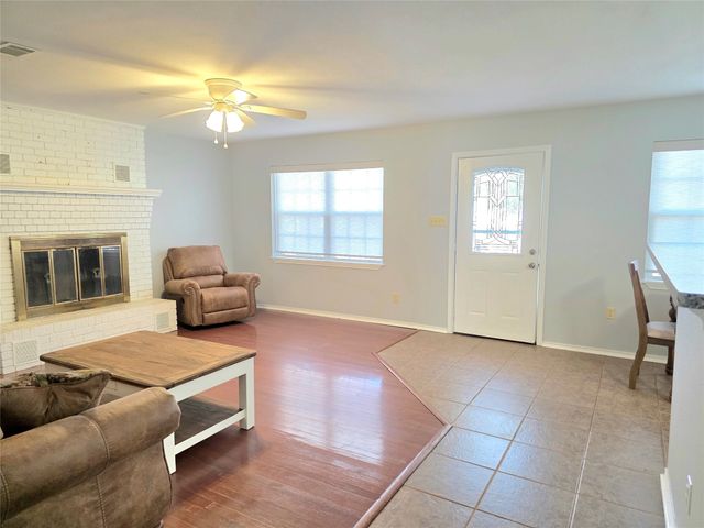 131 Ocean Drive, Gun Barrel City, TX 75156