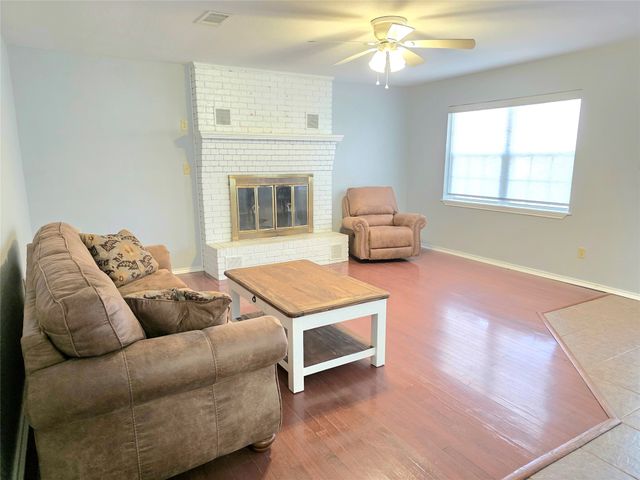 131 Ocean Drive, Gun Barrel City, TX 75156