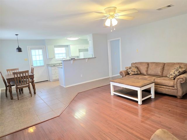 131 Ocean Drive, Gun Barrel City, TX 75156