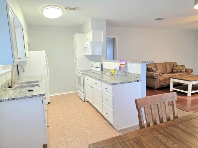 131 Ocean Drive, Gun Barrel City, TX 75156