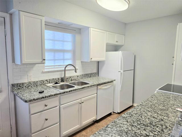 131 Ocean Drive, Gun Barrel City, TX 75156