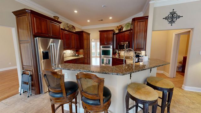 8465 BELMOR LAKES DR, Olive Branch, MS 38654