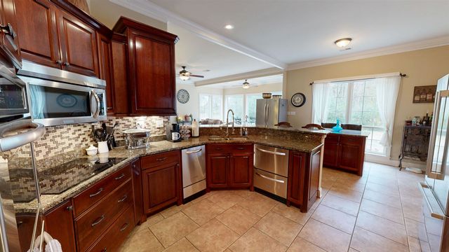 8465 BELMOR LAKES DR, Olive Branch, MS 38654