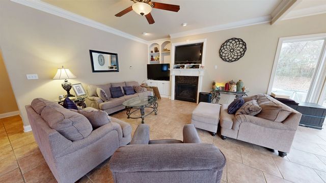 8465 BELMOR LAKES DR, Olive Branch, MS 38654