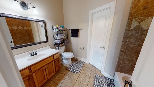 8465 BELMOR LAKES DR, Olive Branch, MS 38654