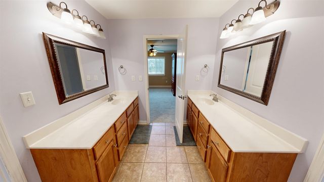 8465 BELMOR LAKES DR, Olive Branch, MS 38654