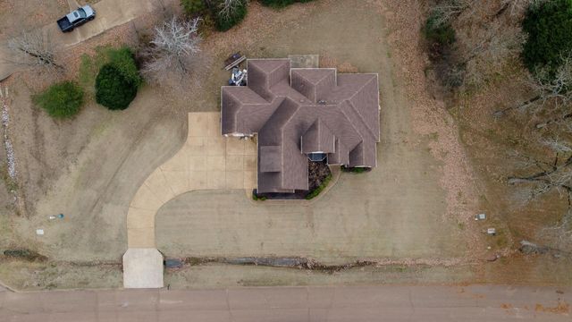 8465 BELMOR LAKES DR, Olive Branch, MS 38654