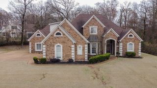 8465 BELMOR LAKES DR, Olive Branch, MS 38654