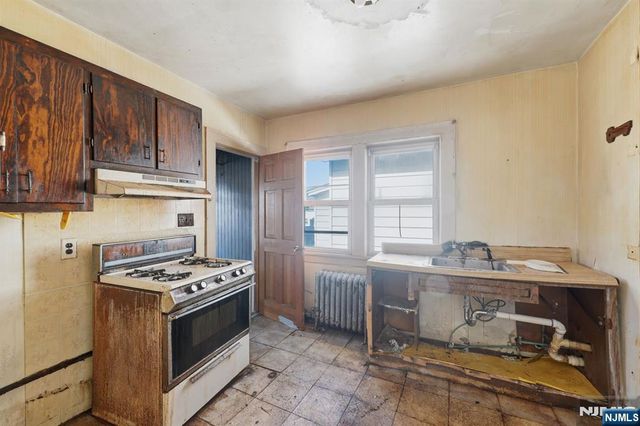 1024 Julia Street, Elizabeth, NJ 07201