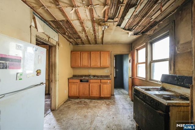 1024 Julia Street, Elizabeth, NJ 07201