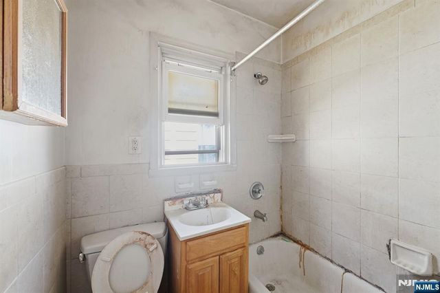 1024 Julia Street, Elizabeth, NJ 07201