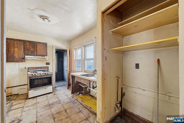 1024 Julia Street, Elizabeth, NJ 07201