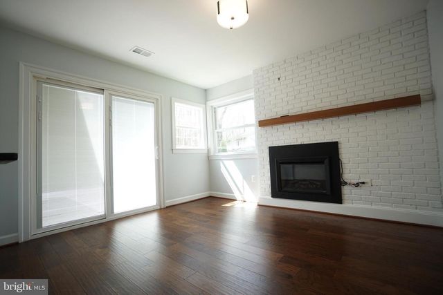 322 SUGARLAND RUN DR, Sterling, VA 20164