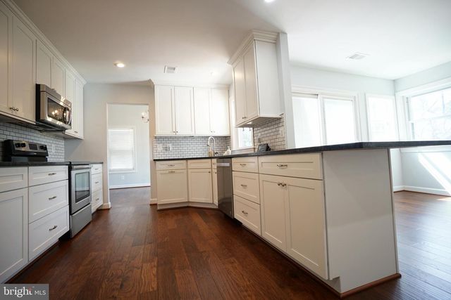 322 SUGARLAND RUN DR, Sterling, VA 20164