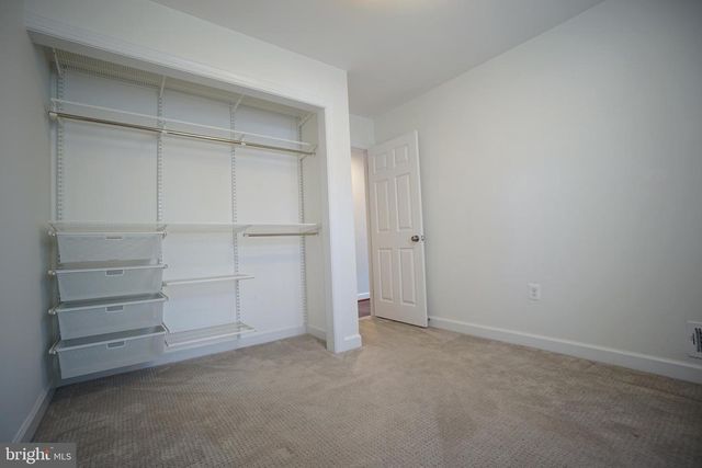 322 SUGARLAND RUN DR, Sterling, VA 20164