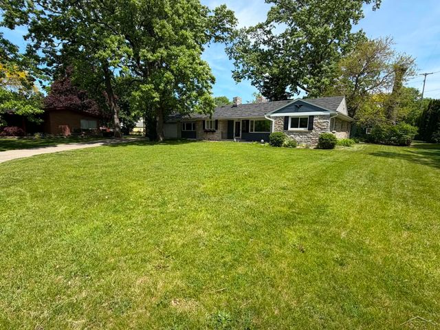 3 Orchard Court, Essexville, MI 48732