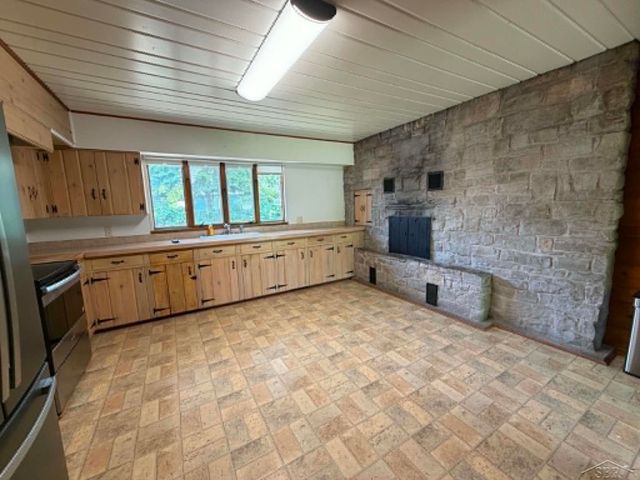3 Orchard Court, Essexville, MI 48732