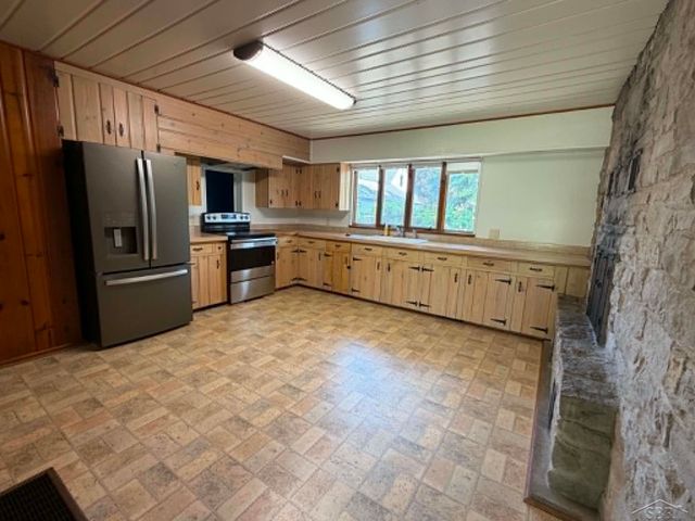 3 Orchard Court, Essexville, MI 48732