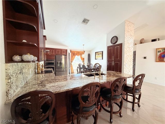 3600 NE 8th PL, Cape Coral, FL 33909