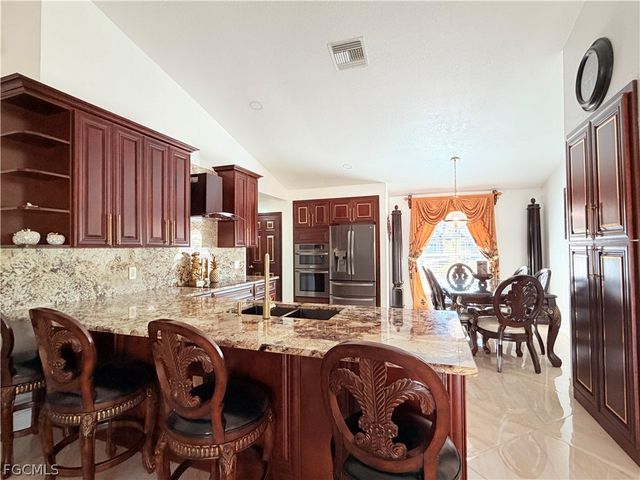 3600 NE 8th PL, Cape Coral, FL 33909