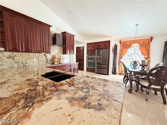 3600 NE 8th PL, Cape Coral, FL 33909