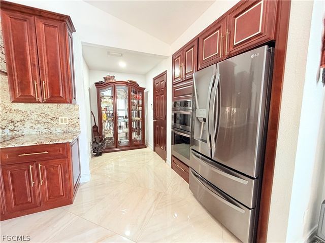 3600 NE 8th PL, Cape Coral, FL 33909