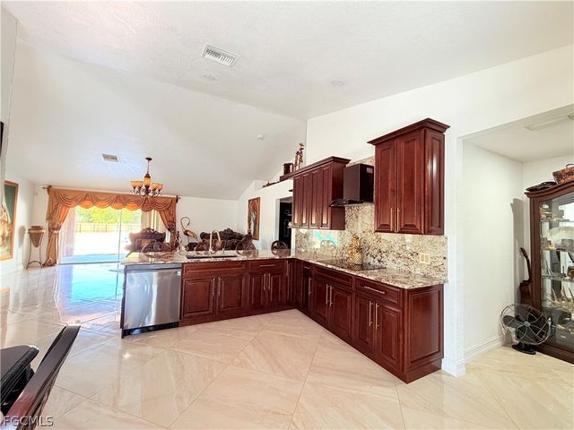 3600 NE 8th PL, Cape Coral, FL 33909