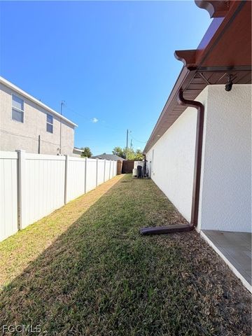 3600 NE 8th PL, Cape Coral, FL 33909