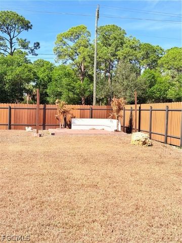 3600 NE 8th PL, Cape Coral, FL 33909