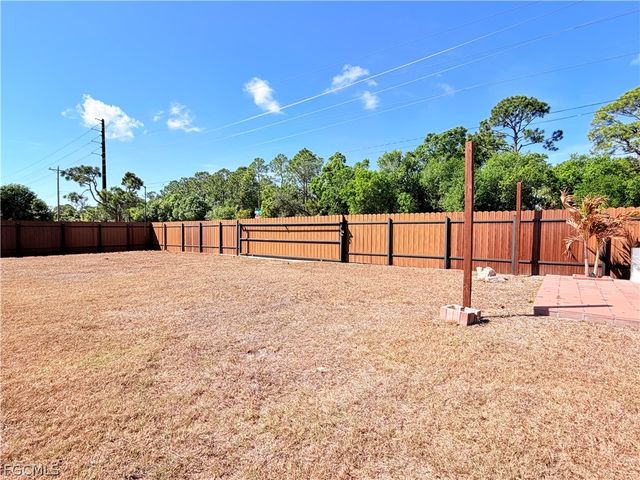 3600 NE 8th PL, Cape Coral, FL 33909