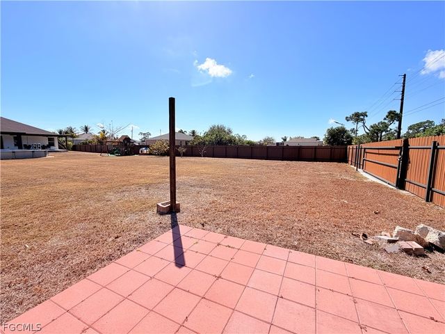 3600 NE 8th PL, Cape Coral, FL 33909