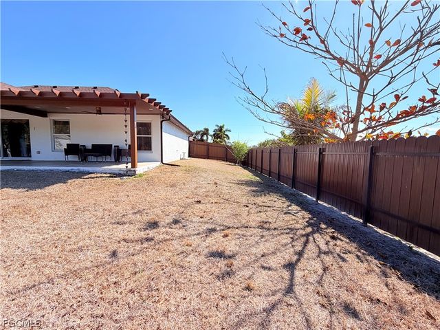 3600 NE 8th PL, Cape Coral, FL 33909