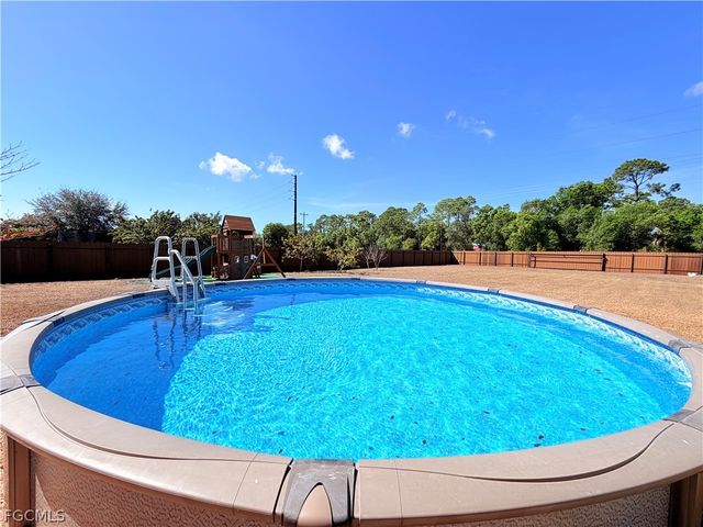 3600 NE 8th PL, Cape Coral, FL 33909