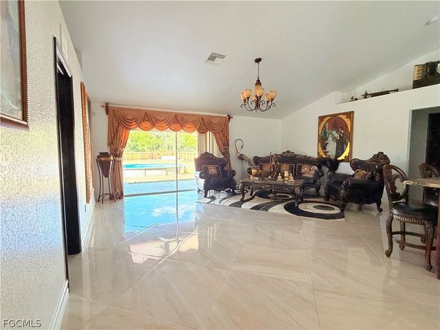 3600 NE 8th PL, Cape Coral, FL 33909